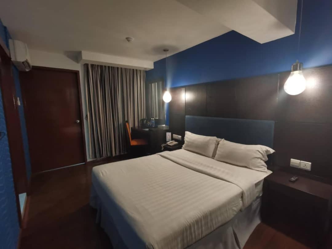 2 Inn 1 Boutique Hotel & Spa Sandakan Exterior photo