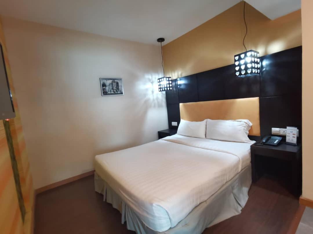 2 Inn 1 Boutique Hotel & Spa Sandakan Exterior photo
